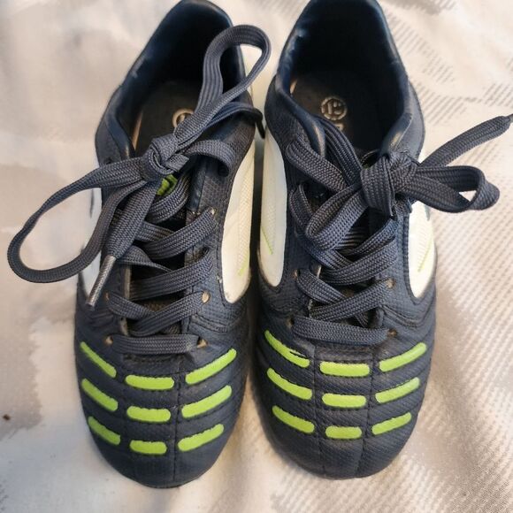 NEW Boys’ Cleats – Size 12 (Toddler) – Gray & Neon Green – Dream Pairs - Picture 6 of 7